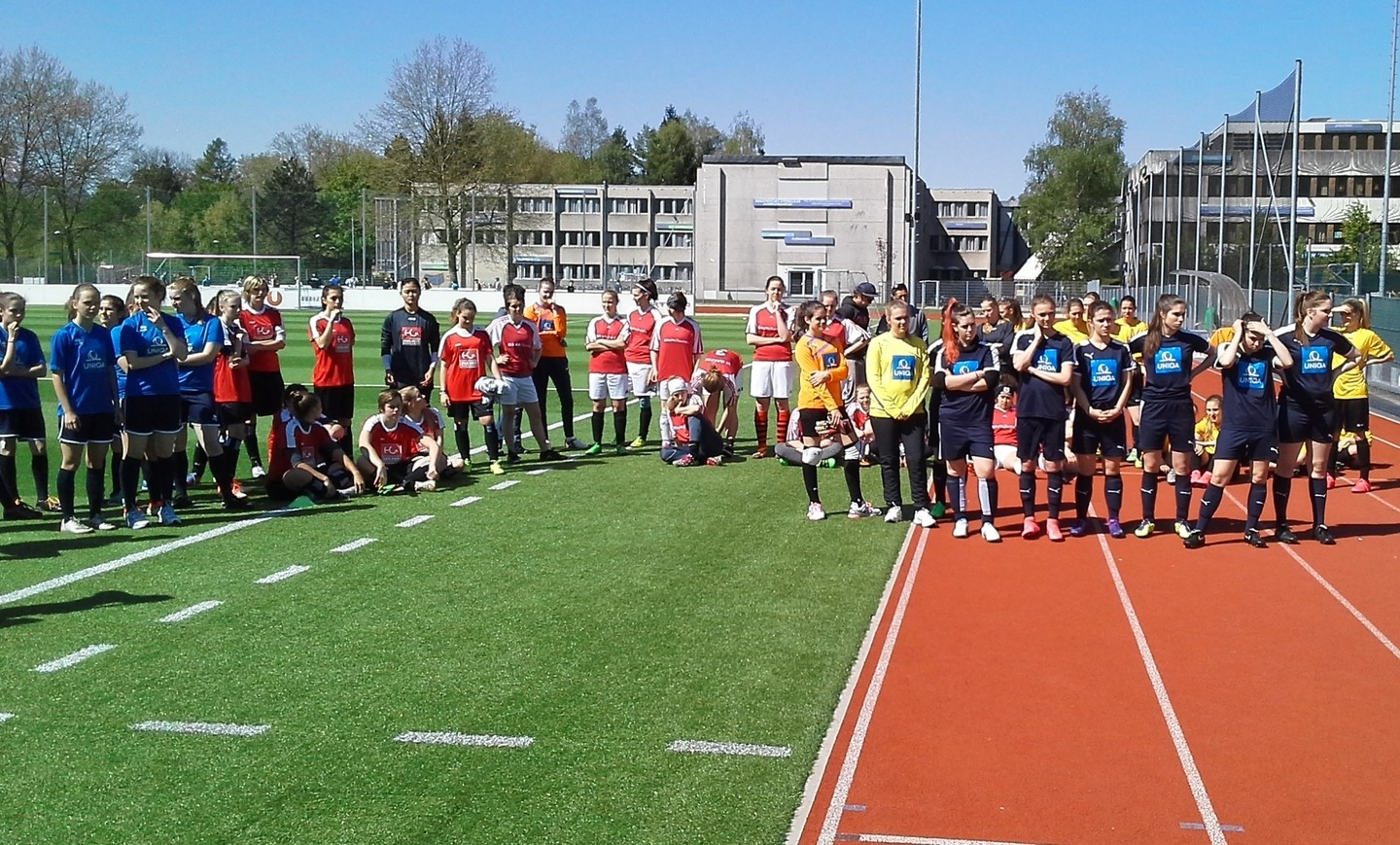 HAK-Fußballdamen holen Medaille bei Fußball-Landesmeisterschaft--Bild-Nr. 1