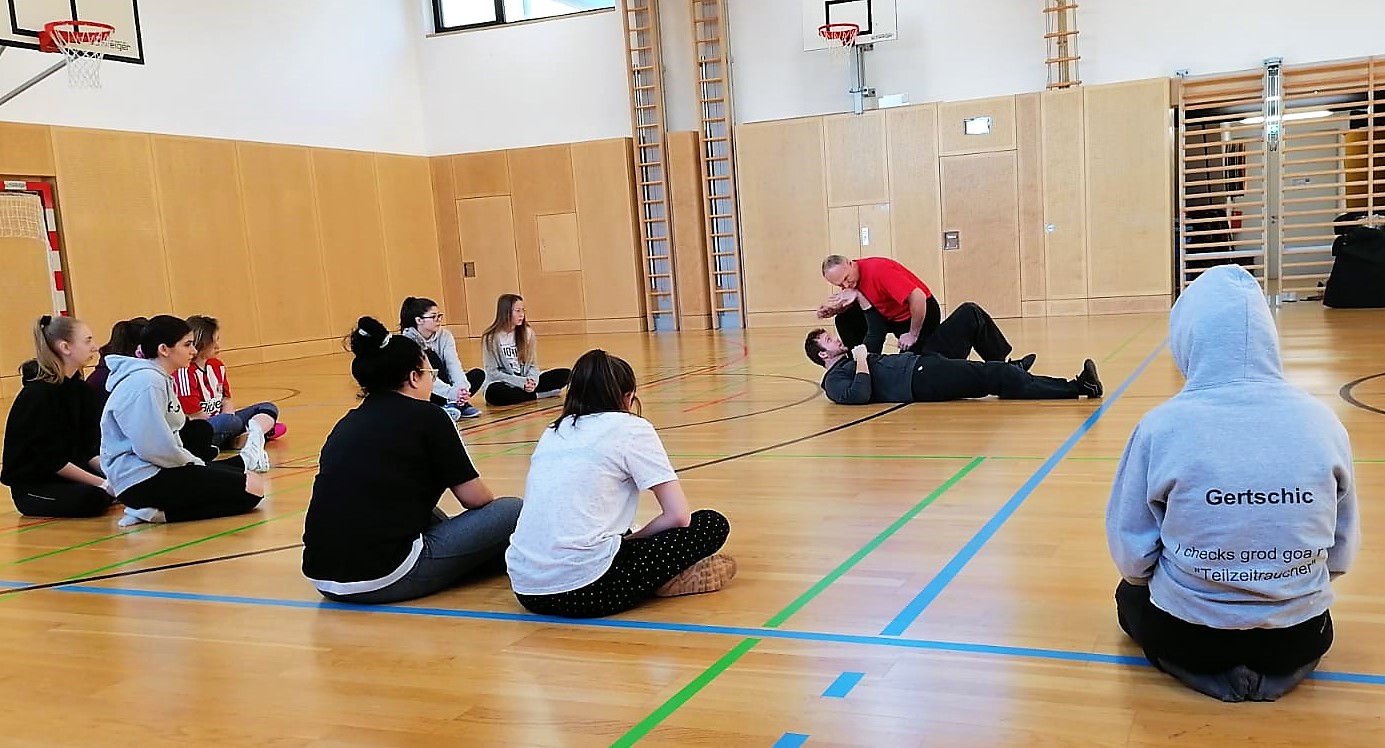 Selbstverteidigungskurs an der HAK.HAS Neumarkt--Bild-Nr. 3