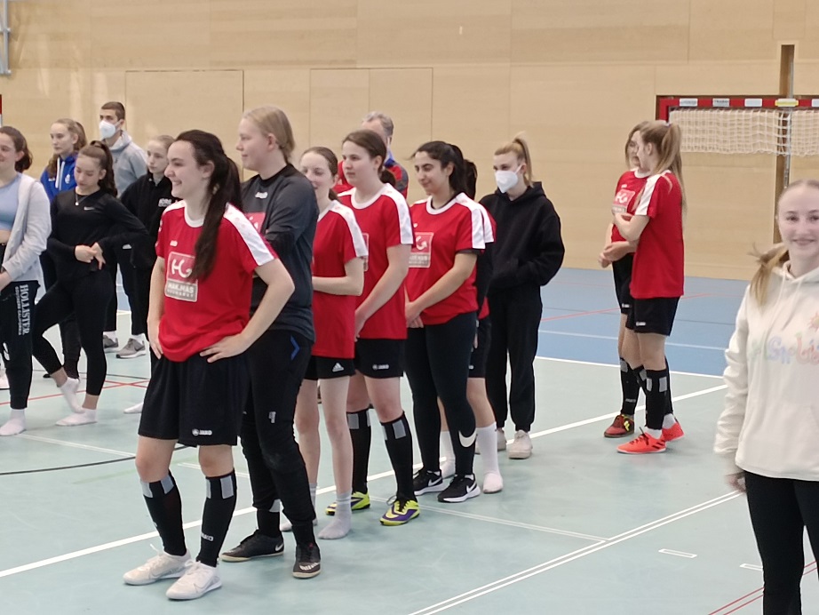 HAK.Neumarkt Damen-Fußball-Team erobert Silber im Hallenfußball--Bild-Nr. 1