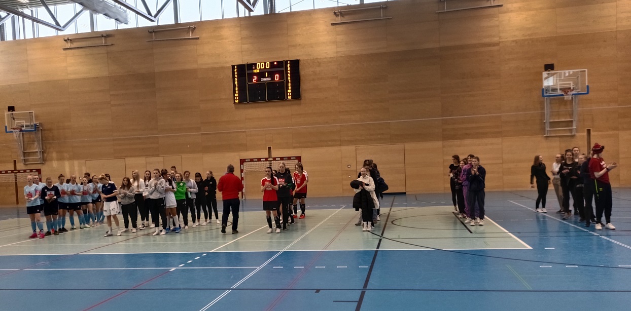 HAK.Neumarkt Damen-Fußball-Team erobert Silber im Hallenfußball--Bild-Nr. 4