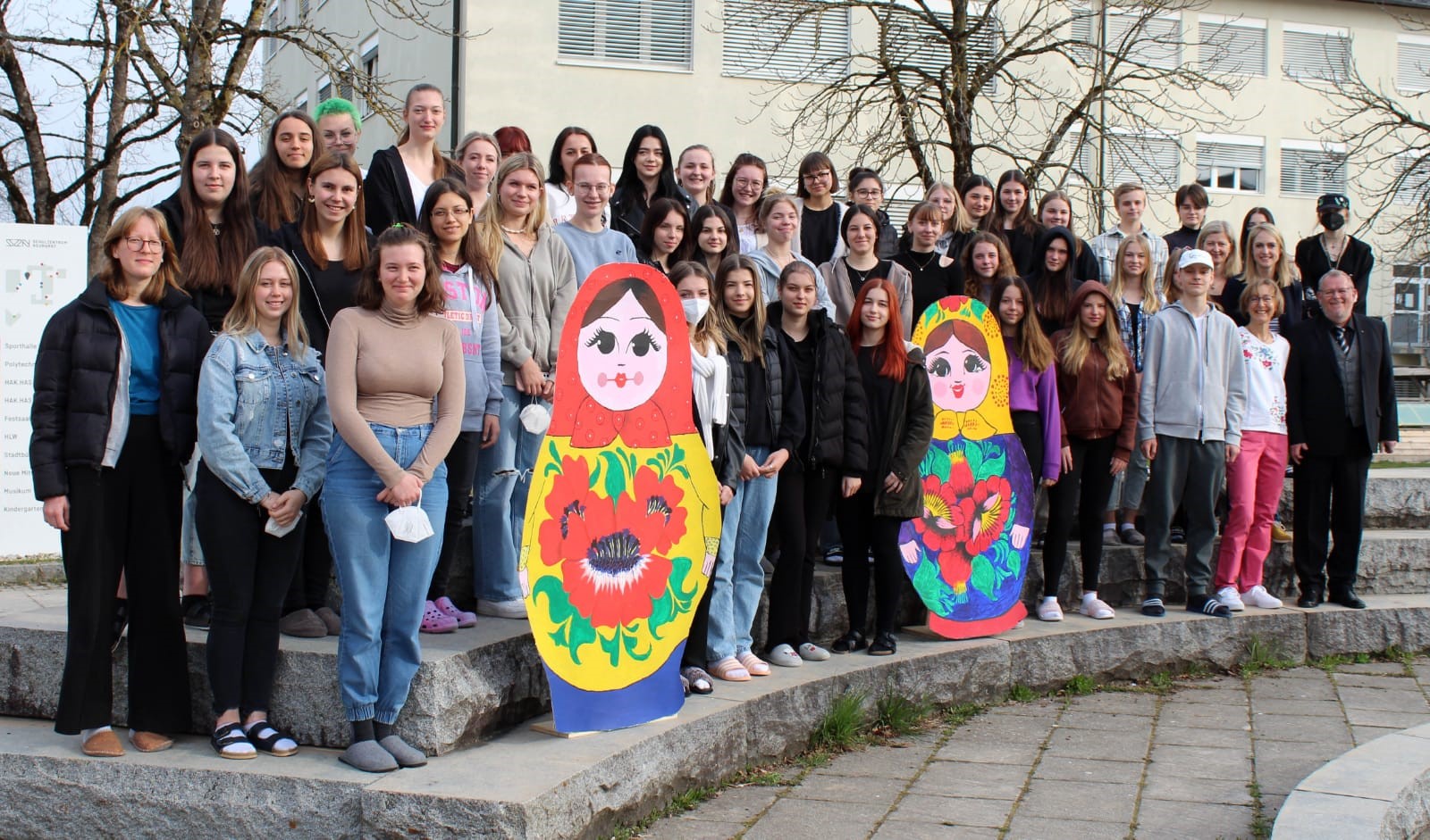 HLW und HAK Neumarkt sammeln gemeinsam Spenden für ukrainische Waisenkinder in St.Georgen--Bild-Nr. 2