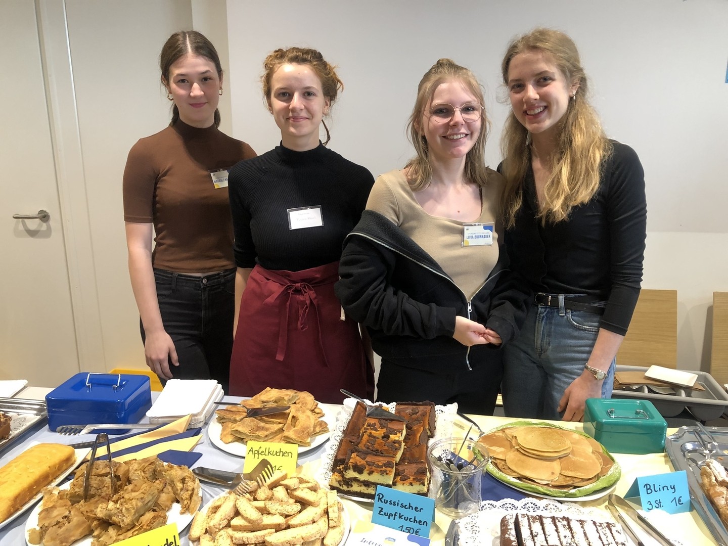 HLW und HAK Neumarkt sammeln gemeinsam Spenden für ukrainische Waisenkinder in St.Georgen--Bild-Nr. 8