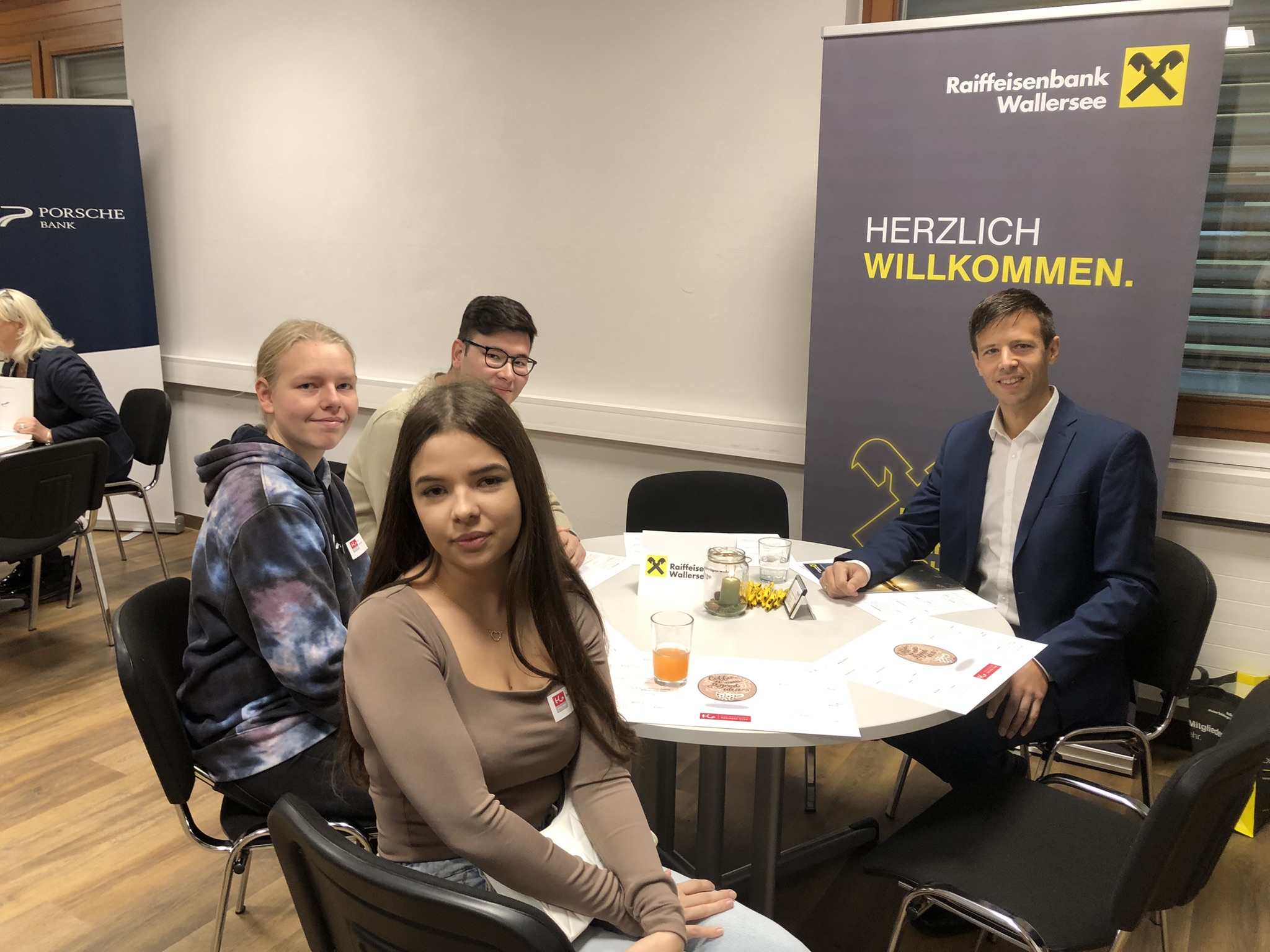 Beim Business Frühstück zukünftige Arbeitgeber kennen lernen--Bild-Nr. 3
