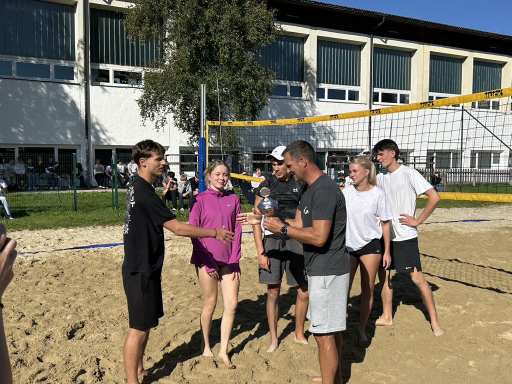 Volleyball: Ein sportlicher Start ins neue Schuljahr 2025/26--Bild-Nr. 1