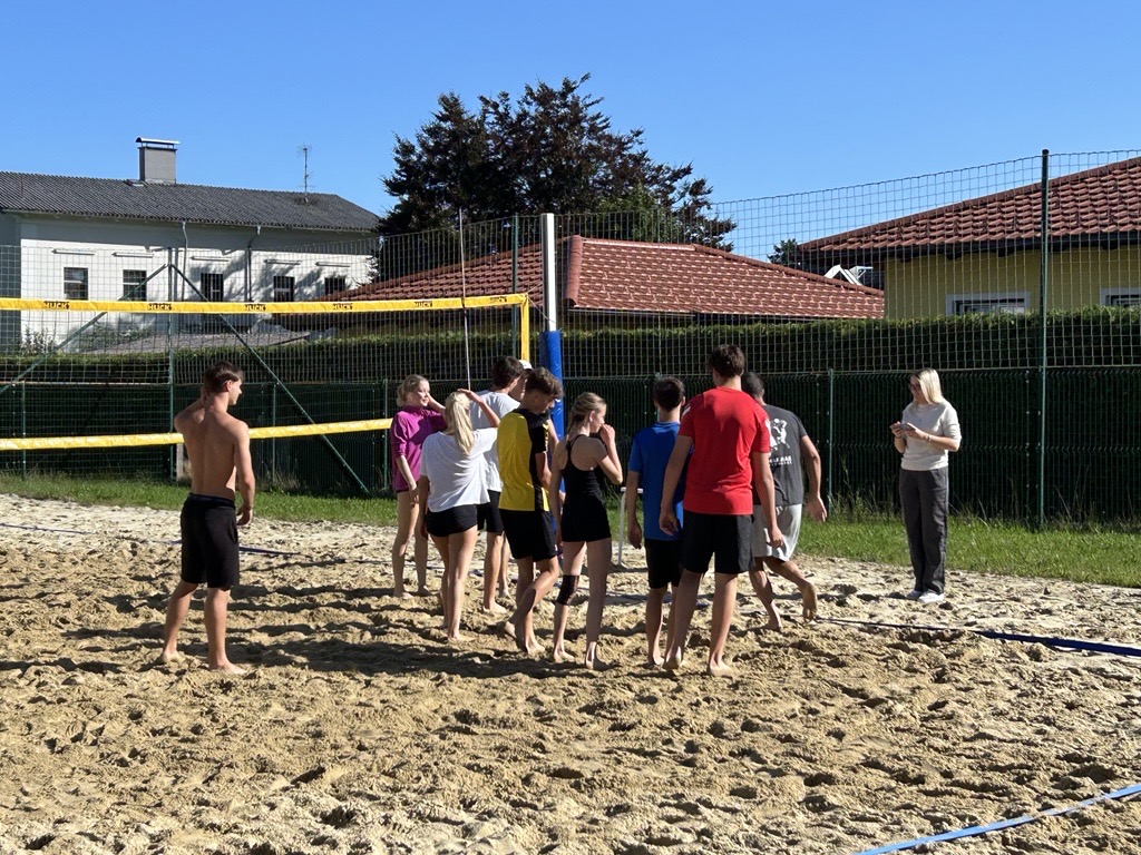 Volleyball: Ein sportlicher Start ins neue Schuljahr 2025/26--Bild-Nr. 3