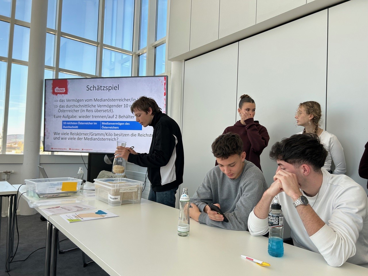 Soli:Walk, Essensausgabe im Caritas Haus Elisabeth und Workshop Fair:teilen in der AK Salzburg--Bild-Nr. 3