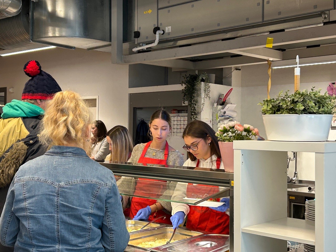 Soli:Walk, Essensausgabe im Caritas Haus Elisabeth und Workshop Fair:teilen in der AK Salzburg--Bild-Nr. 6