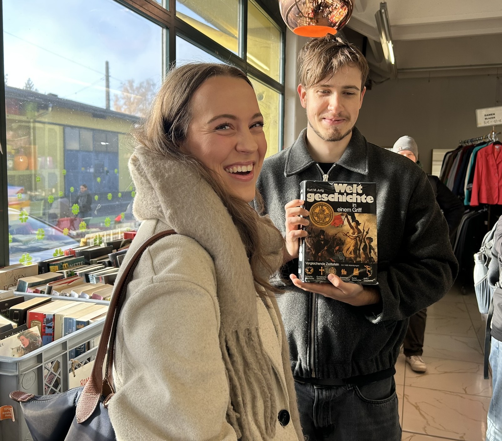 2DHK besucht Flohmarkt in Seekirchen...--Bild-Nr. 10