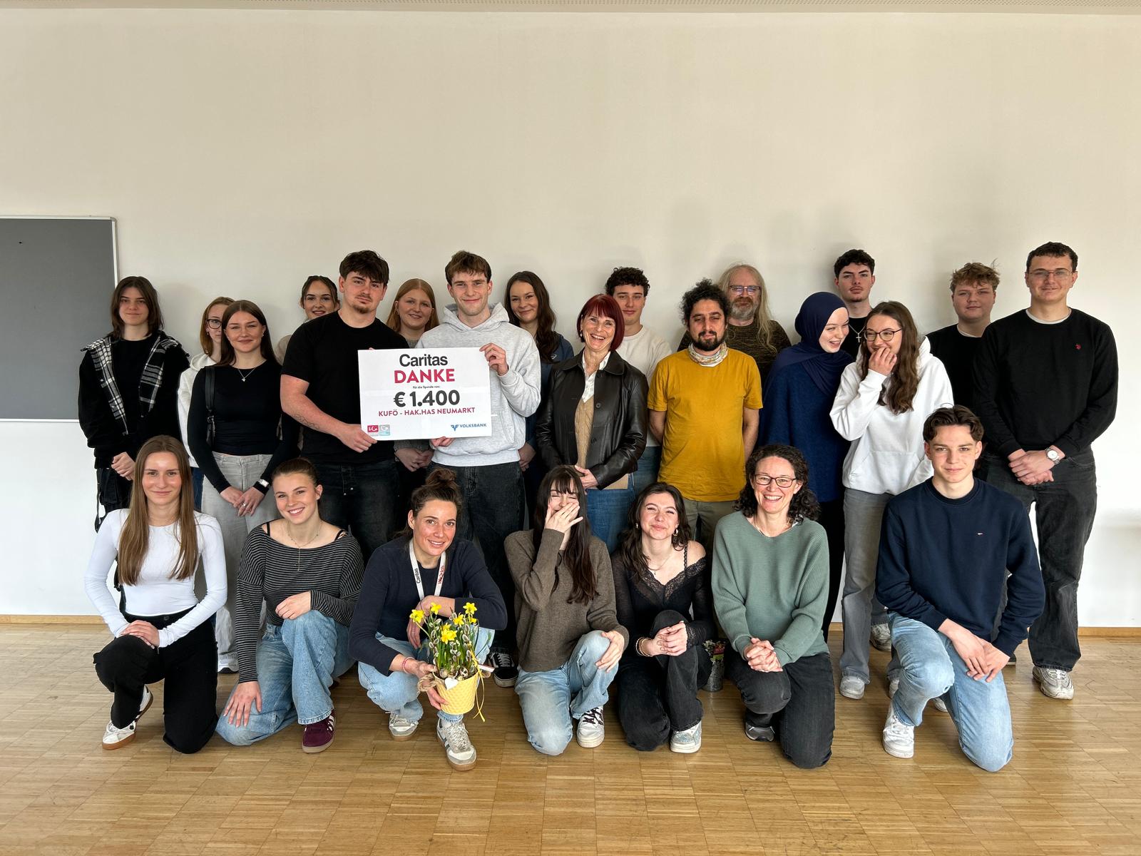 Spendenübergabe und Besuch des Haus Franziskus – Notschlafstelle der Caritas Salzburg--Bild-Nr. 1