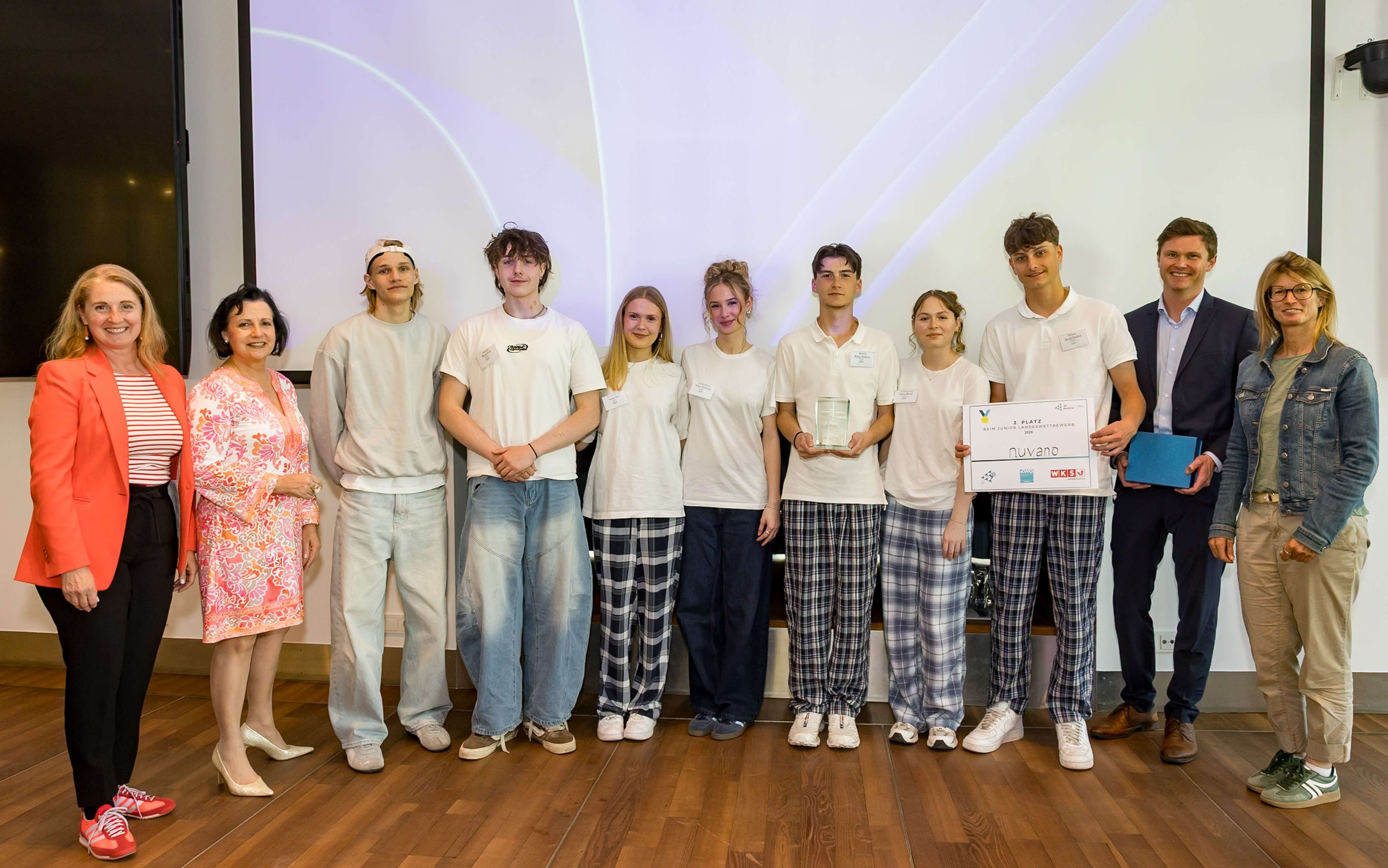 Junior Company NUVANO freut sich über den 2. Platz beim Landeswettbewerb --Bild-Nr. 20