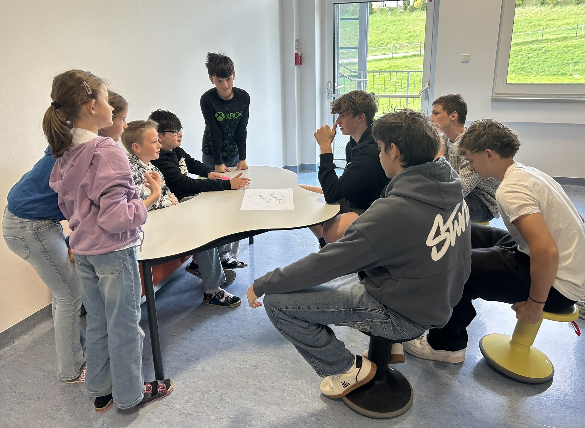 Volksschüler und HAK-Schüler gemeinsam beim Markttag--Bild-Nr. 9
