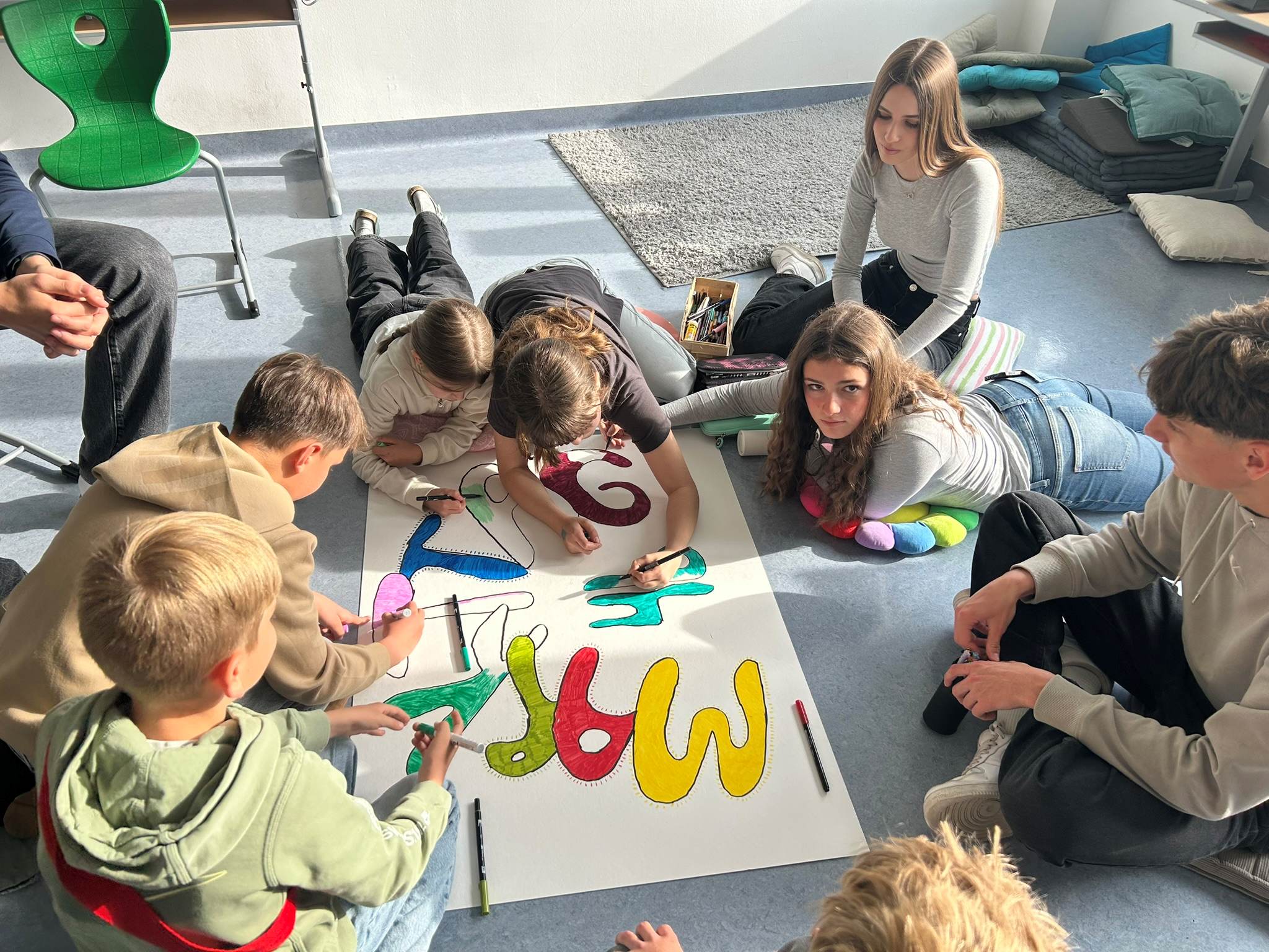 Volksschüler und HAK-Schüler gemeinsam beim Markttag--Bild-Nr. 10